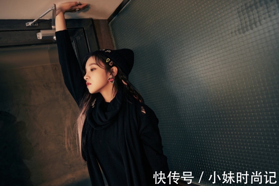 版型|宋雨绮提前过冬,穿针织裙戴毛线帽包裹严实,又酷又甜真耐看