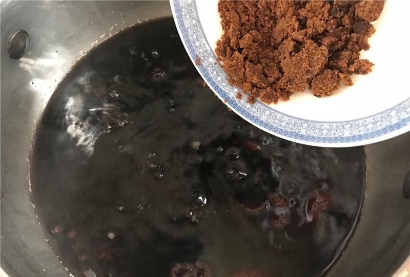 变少|白发最怕这水果,5块钱煮1大锅,每天吃点,头发乌黑,白发变少了