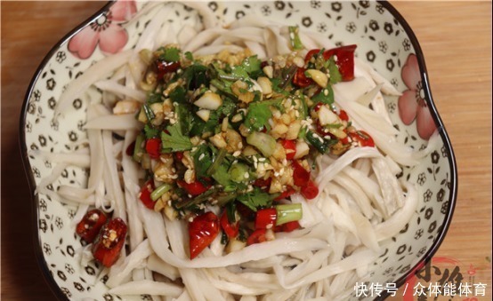 跟着我一起|买杏鲍菇时,选粗的还是细的好,菜农记住这2点,看完别再乱买