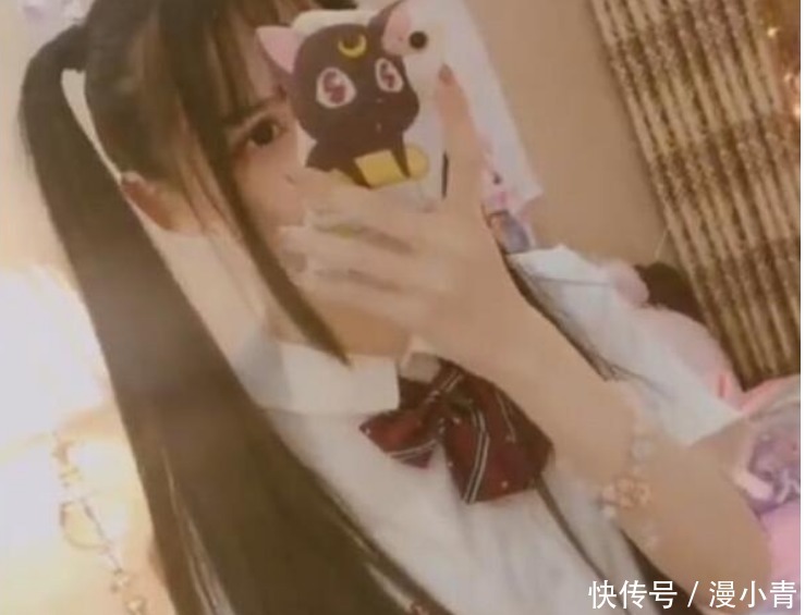 cospl究竟是她鼻子的問題,還是為圈粉假裝神秘,蔡蘿莉露臉會崩嗎