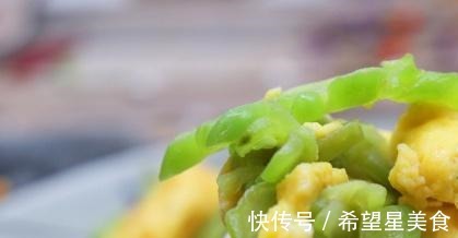 夏日|一个方法能快速去除苦瓜的苦味，脆嫩爽口，夏日必备的苦瓜炒蛋！