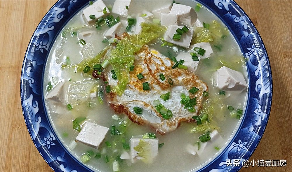 教你白菜豆腐汤的做法，成菜汤白味浓比吃肉还过瘾，制作还简单