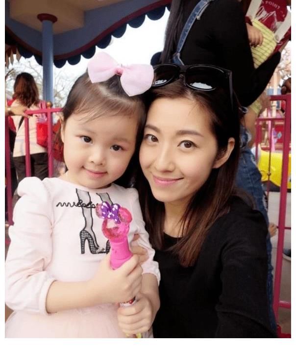 王祖蓝|新综艺一姐！TVB花旦陈自瑶再度夺冠，王祖蓝戏言要封杀她