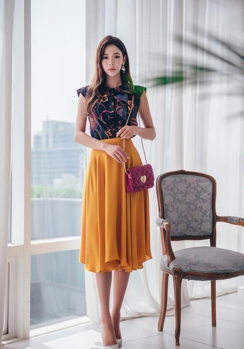 穿搭|美女穿搭:浪费海岛风的套装,随性妩媚感,尽在其中