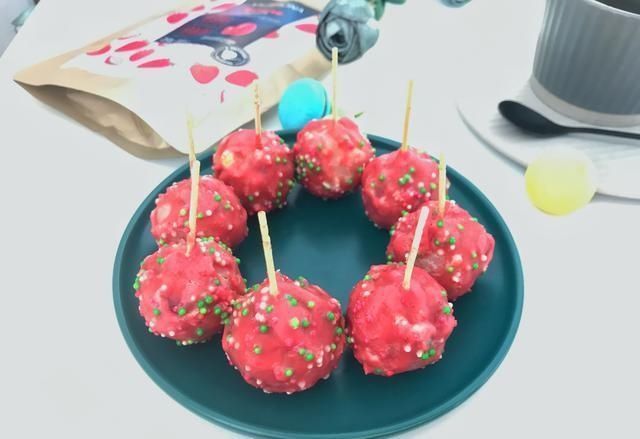 好吃|家有剩余的巧克力吗给孩子做个漂亮的巧克力奶球吧,简单好吃