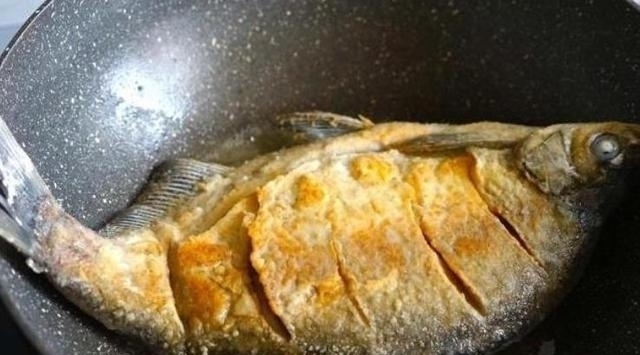 不管炖什么鱼,都别放“它”,不然鱼腥味会锁里,汤难喝又浑浊
