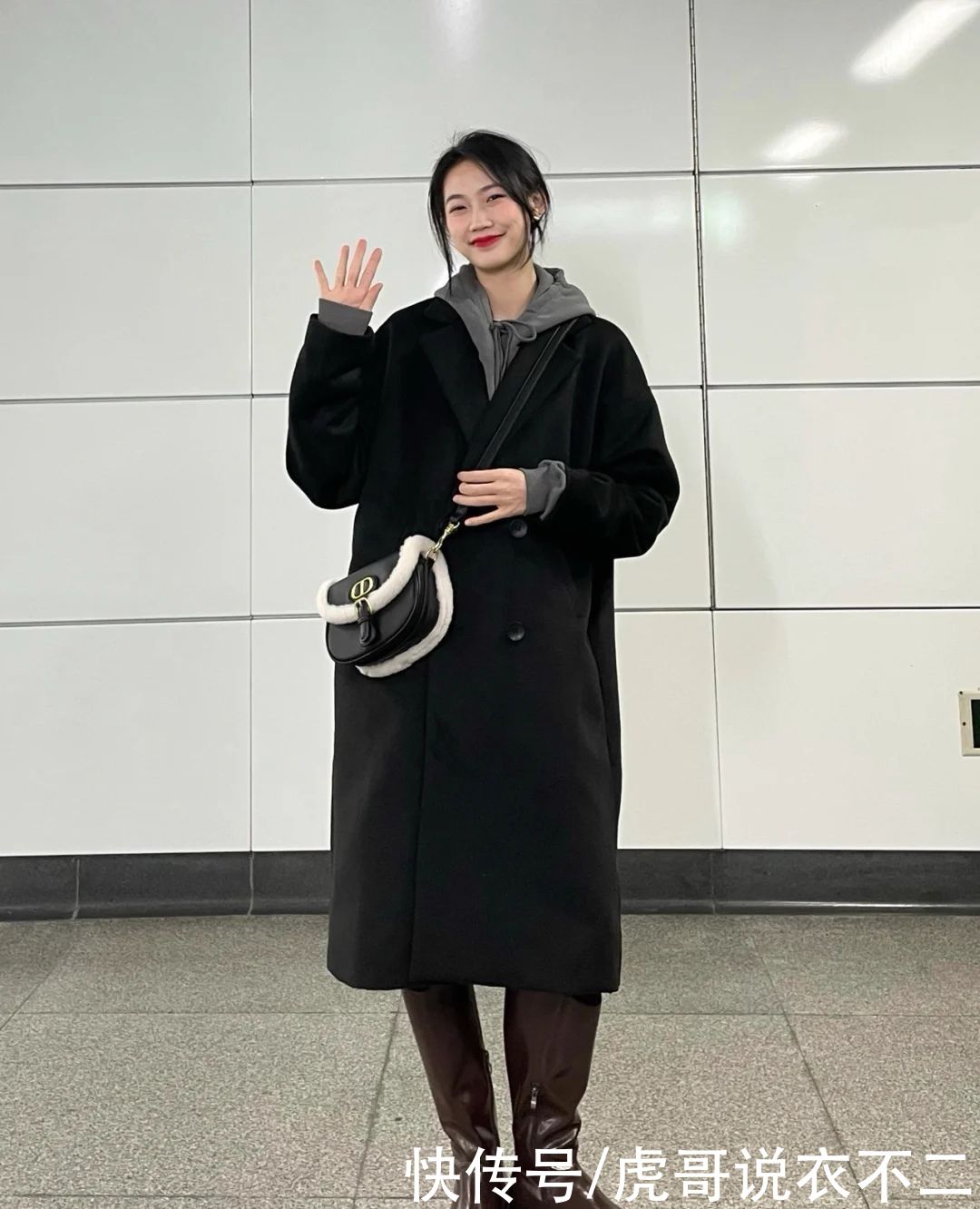 冬季不知选什么“内搭”？简约的连帽卫衣，才是“百搭神器”