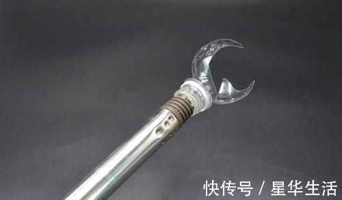 扫把上套个塑料瓶,放在家里特别实用,一年能省不少钱,涨知识了
