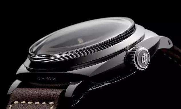 仪表不凡说表:为什么手表都喜欢用蓝宝石水晶镜面?