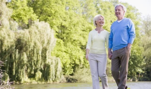 骨质疏松|60岁以上老人每天走多少路为好?建议别超过这个数字