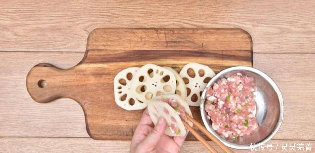 炸藕|外酥里嫩的炸藕夹,告诉你一个小妙招,藕夹好看又好吃!