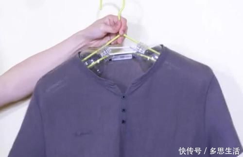 衣架上挂两个塑料瓶,放在阳台太实用了,解决了家家户户的大难题