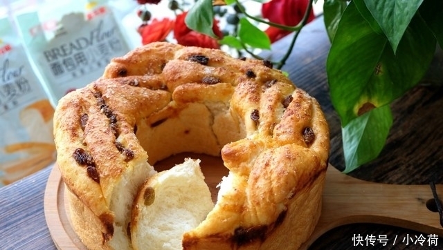 自制面包乐趣多,加上炼乳和葡萄干,又香又软味道赞,做法分享