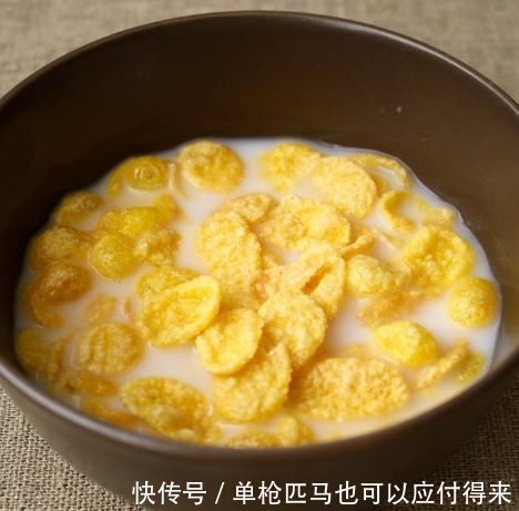 纯牛奶|都是牛奶，鲜牛奶跟纯牛奶的区别是啥？只需一招，买对才是赚到！