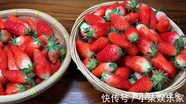 清洗草莓时，有人加盐有人加碱，都不对！教你正确做法，太干净了