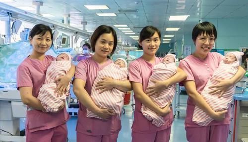 多胞胎|女子怀孕4个月就走不了路,被家人送往医院,检查后发现意外惊喜