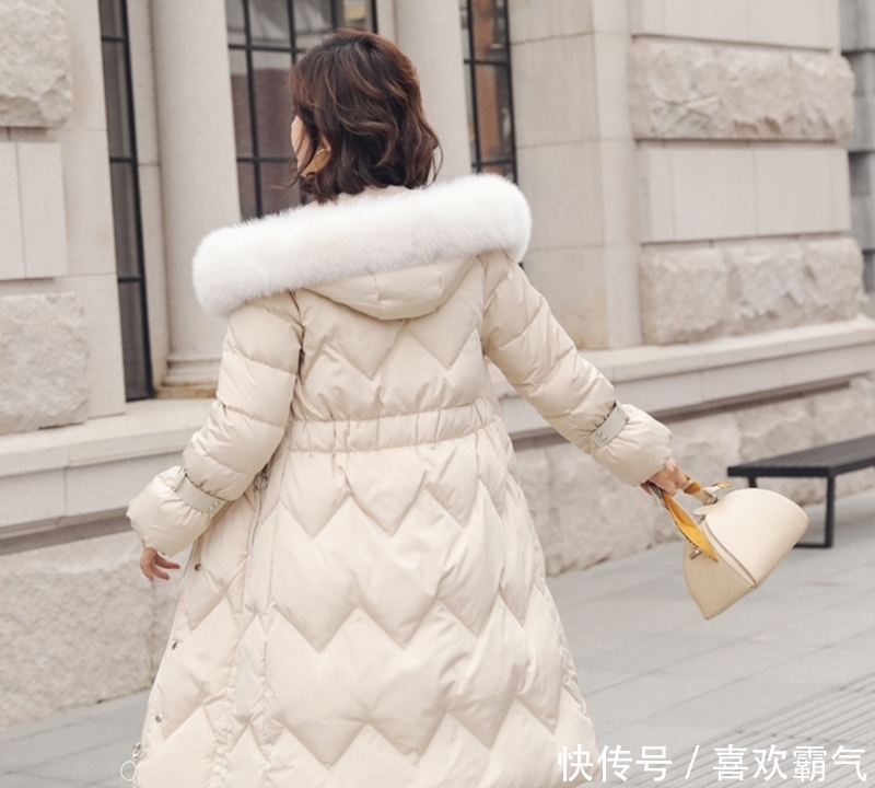 建议大家:羽绒服就买下面这颜色的,保暖还显年轻,几年不过时