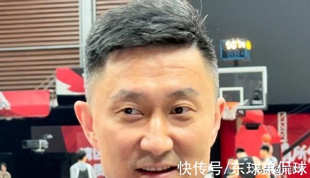 马晨菲|广东两外援名单曝光，郭艾伦发文疑内涵罚款，杜锋娇妻亮相如少女