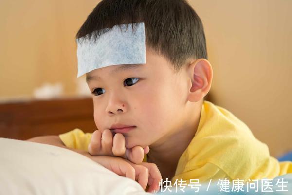 宝妈|孩子发烧该不该用退热贴,其实退热贴不能乱用,发烧时可以这样做