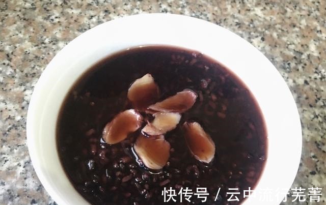 黑米|百合搭配黑米,营养丰富,健康又好喝!