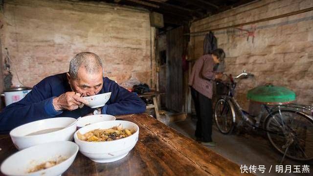保健品|男人每天喝点酒，身体会怎么样专家的话有点意外，麻烦正确对待