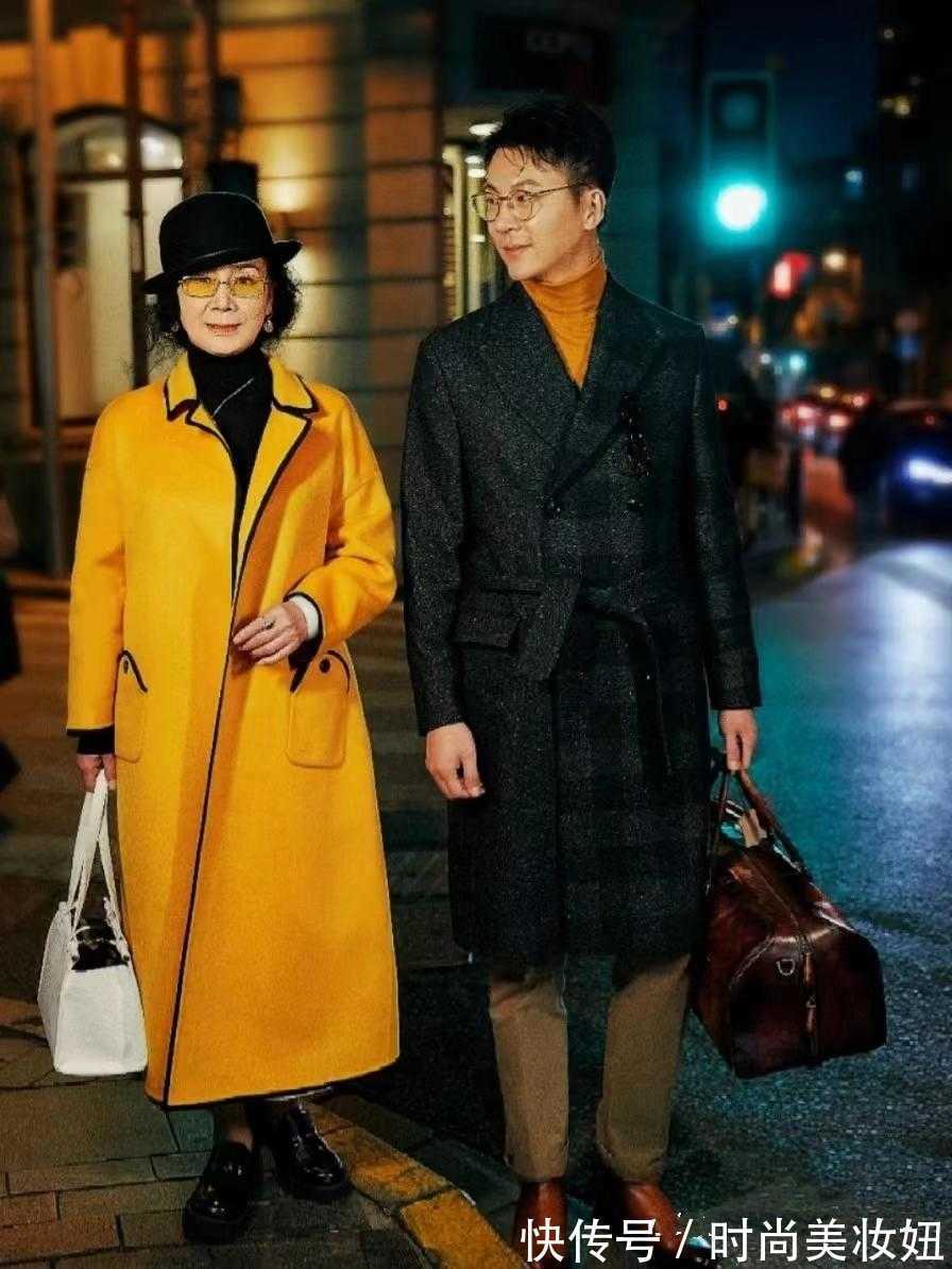 亮色系 再晚都不算晚,60岁的女人也可以穿得很美,看这位奶奶就知道