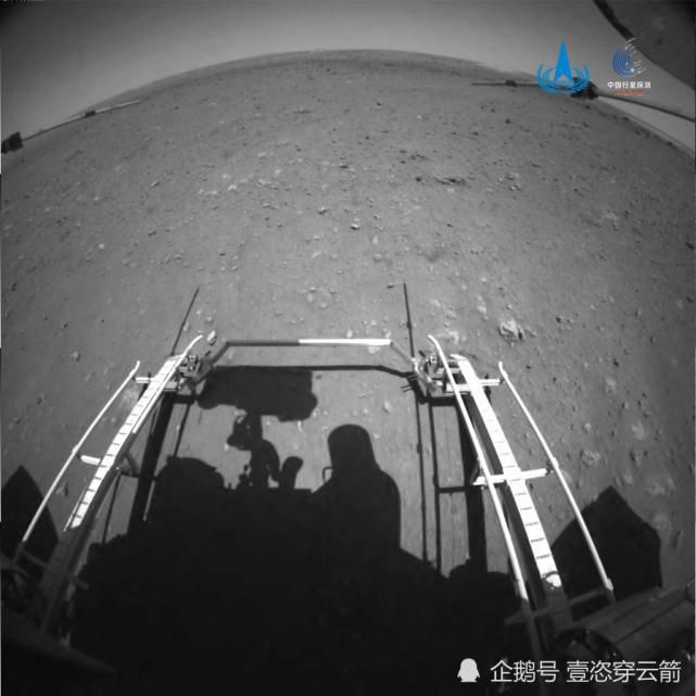 祝融号 祝融号迈出关键第一步，首次火星触地，移动0.522米