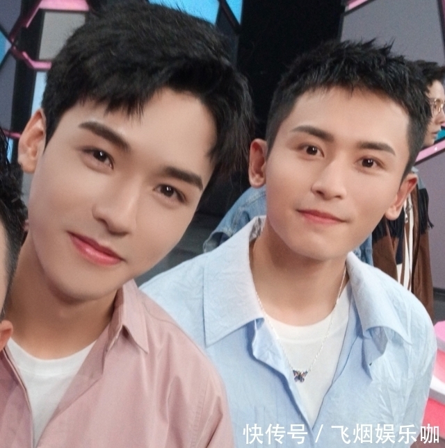 印小天与龚俊张哲瀚自拍,压力大狂开美颜,还做好被裁掉的准备