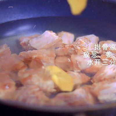 适合全家的东北菜排骨炖豆角,老人小孩都爱吃