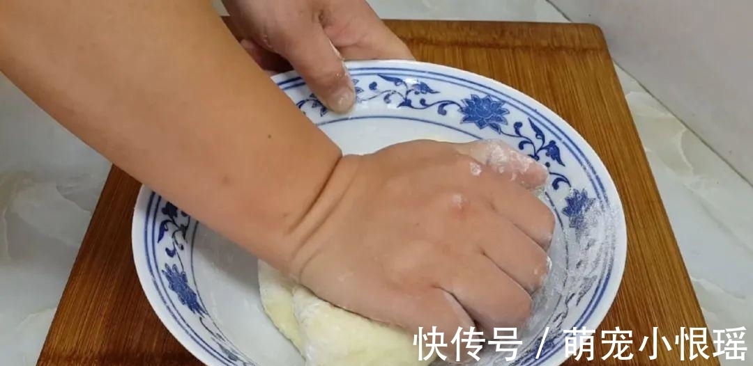 面粉别蒸馒头了，加2个鸡蛋，外皮焦脆不油腻，学会都能摆摊了