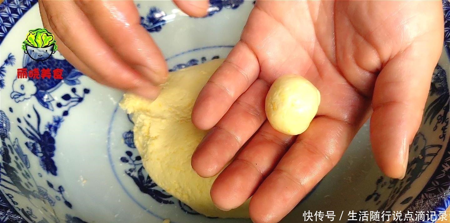 南瓜|半个南瓜，一碗糯米粉，简单一做，比油条简单多了，软糯又香甜