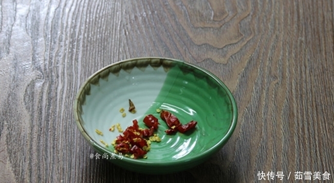 闺蜜三天两头吃此菜,鲜甜多汁又简单,美白补水,40岁像少女