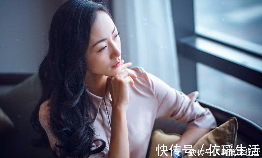 韩雪第一次见到农村茅厕,下意识说6字被怒赞!诠释了“教养”