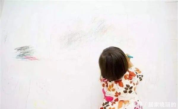 白色的墙面|家里的白墙脏了怎么清理?教你这些小妙招,轻松变白还省钱!