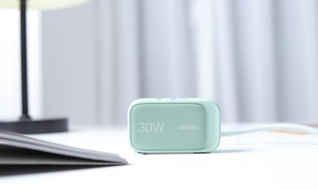 魔盒|绿联30W智充魔盒Life评测：插座千篇一律？它却做到了新奇巧妙