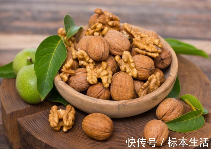 好处|每天坚持吃3个核桃,一段时间过后,3大好处悄悄找上你!