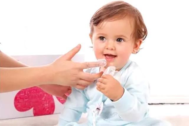 错过|宝宝到这一年龄就该刷牙,一旦错过,两大危害四个防蛀牙措施