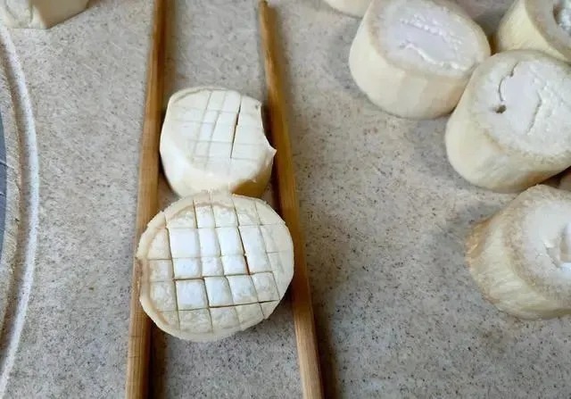 冬天要常吃这碱性菜,切成段跟猪蹄炖入味,鲜香脆嫩,好吃又解馋