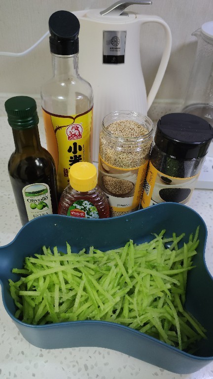 橄榄油蜂蜜凉拌萝卜丝儿