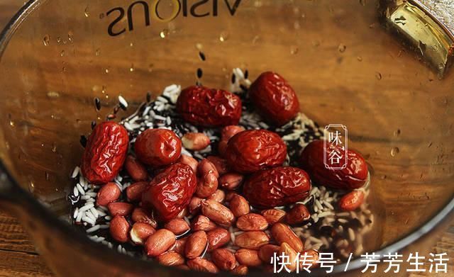 黑米补血粥|女人不想老得快，早餐喝这碗粥，面色红润不显老，比面膜还管用