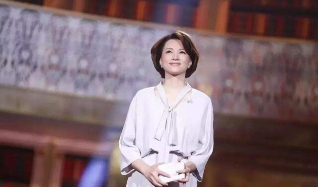 撒贝宁|董卿的孤独落寞，连撒贝宁都感慨，这次她真的要离开央视