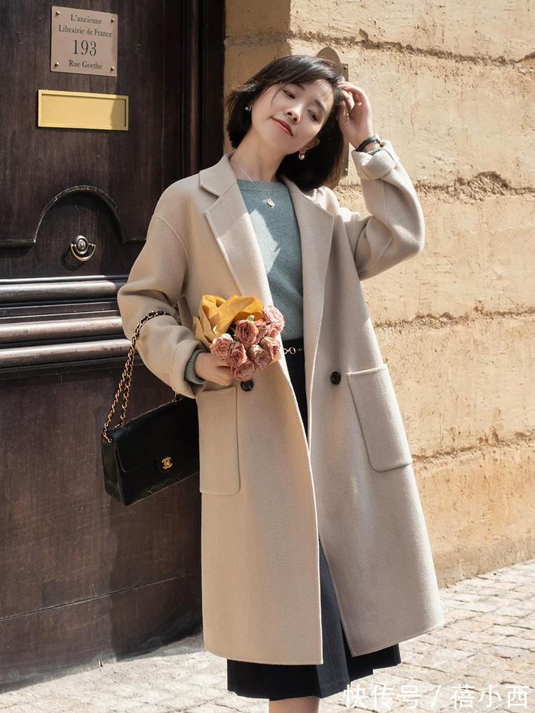 半身裙 女人过了40岁,建议多穿这几款“大衣”,搭配半身裙优雅又高级