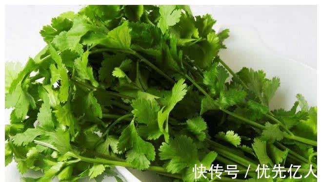 香菜汤|一碗香菜汤,不用下药方,有三个神奇作用,值得你来点开看看