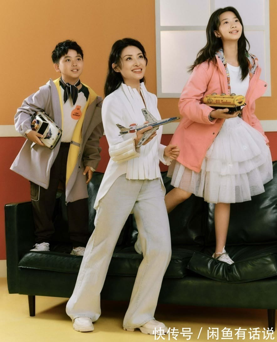 穿搭|周涛穿上了“秋天的第一件大衣”,配同色马丁靴好显贵,太值得学