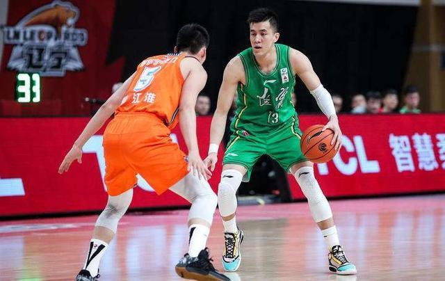 楊鳴|郭艾倫賽后發(fā)飆事出有因,揪出罪魁禍?zhǔn)?,楊鳴或成成大贏家