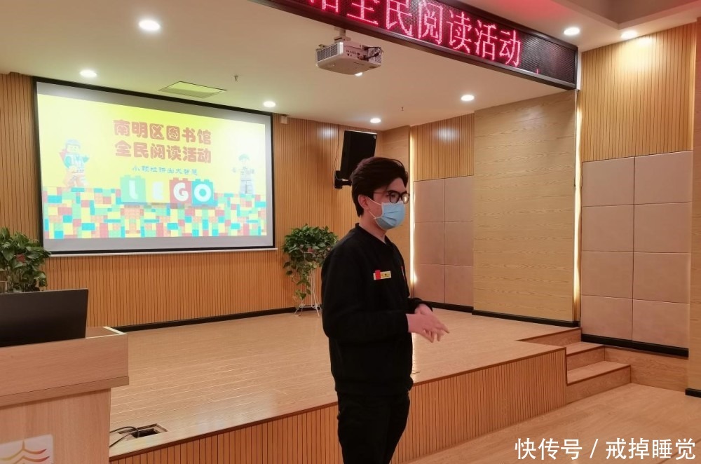 炫酷!“亚洲第一神盘”花果园这些“乐高玩家”图书馆里搭积木