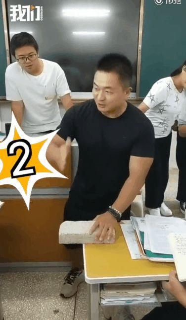 羡慕|化学老师自制49支唇膏送学生，网友：羡慕二字说烦了！