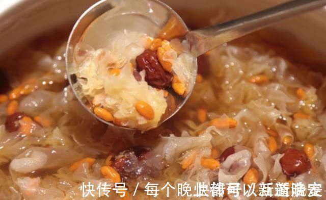 银耳|煮银耳汤，放冰糖好还是放白糖好？别以为差不多，效果差远了