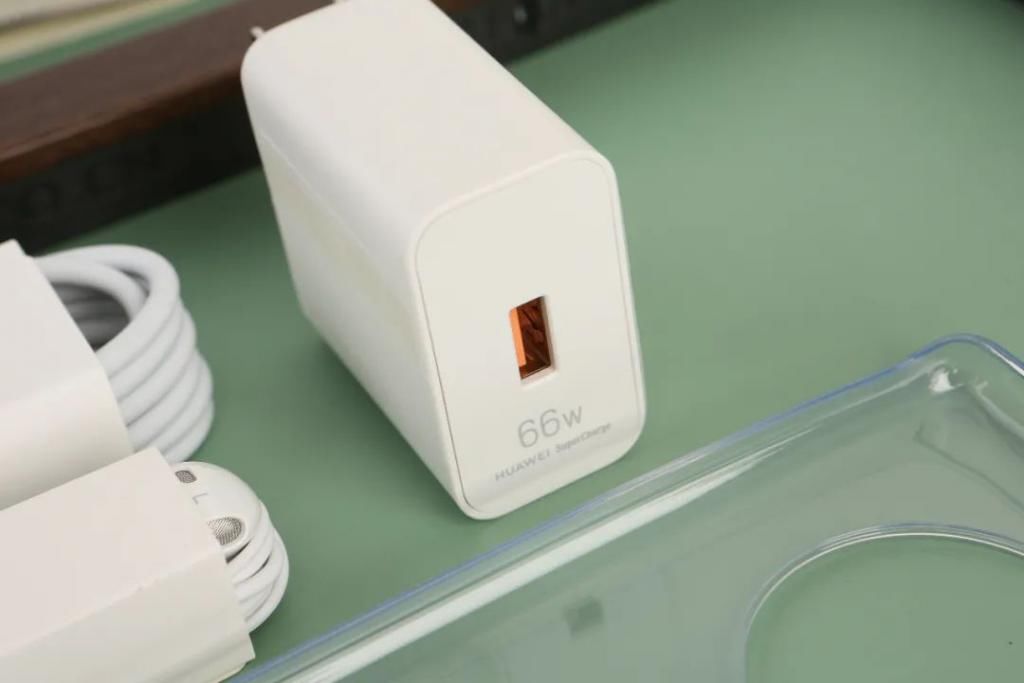 胡杨|华为Mate40 Pro秋日胡杨图赏：平衡又精致的艺术美学