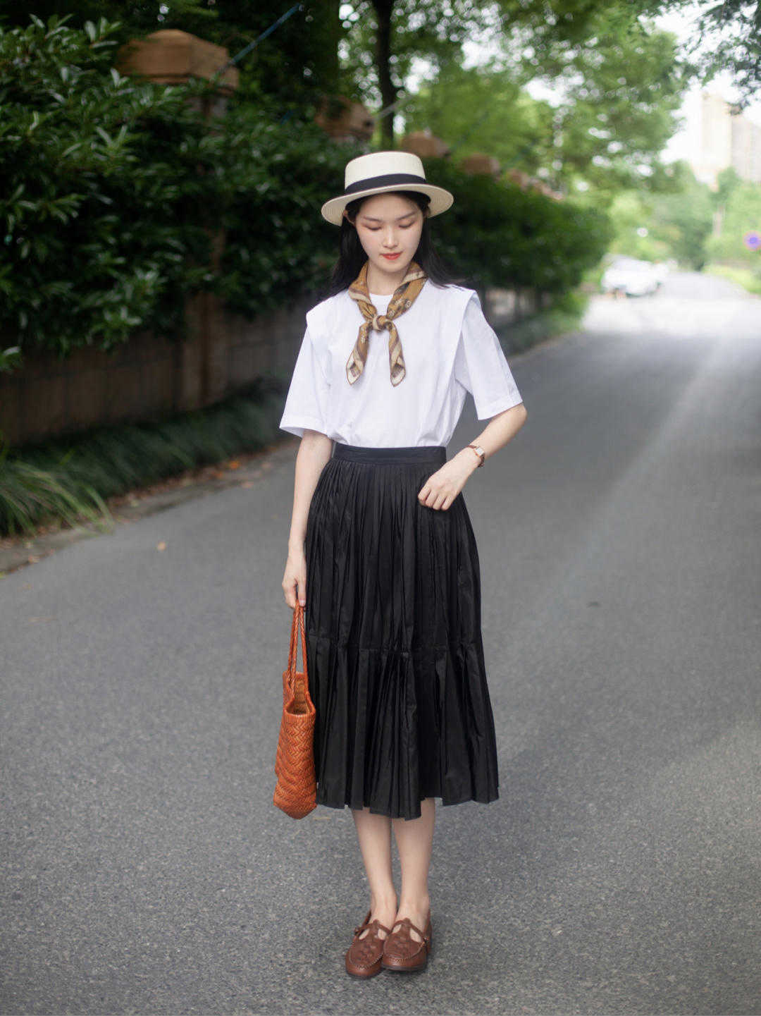 时尚博主|原来初秋T恤还能这样穿,简约而不简单,优雅还减龄